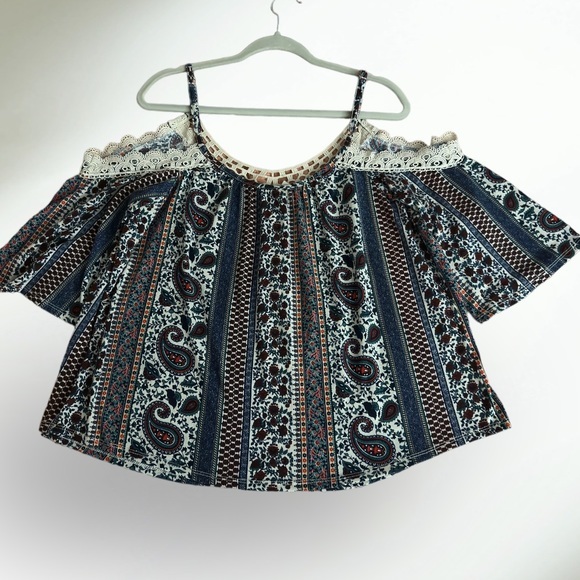 NOBO No Boundaries Cold Shoulder Paisley Top Size XL (15-17)‎ - Picture 2 of 5